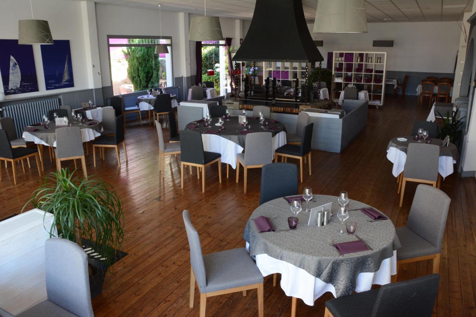 Logis Le Petit Trianon Hotel Saint-Brévin-les-Pins Kültér fotó