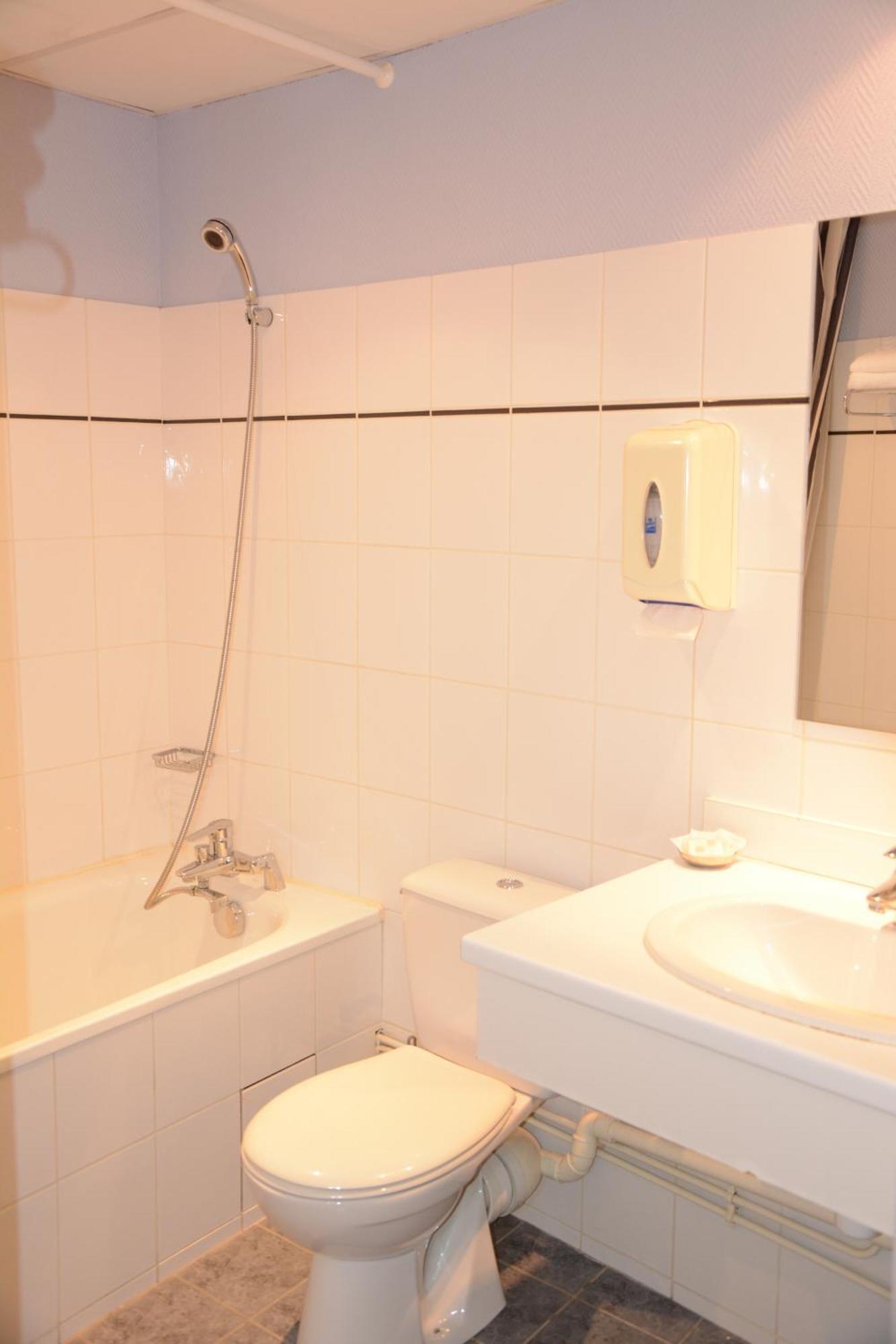 Logis Le Petit Trianon Hotel Saint-Brévin-les-Pins Szoba fotó
