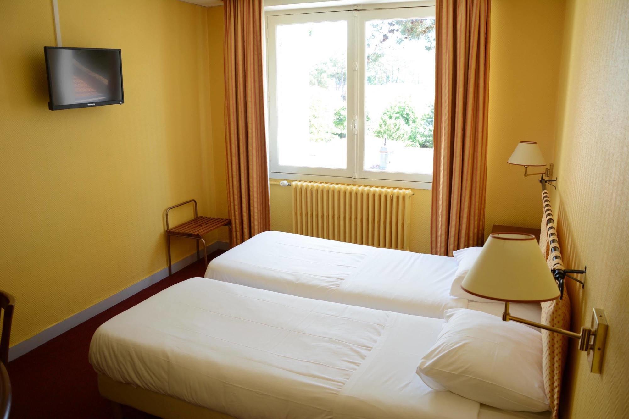 Logis Le Petit Trianon Hotel Saint-Brévin-les-Pins Kültér fotó