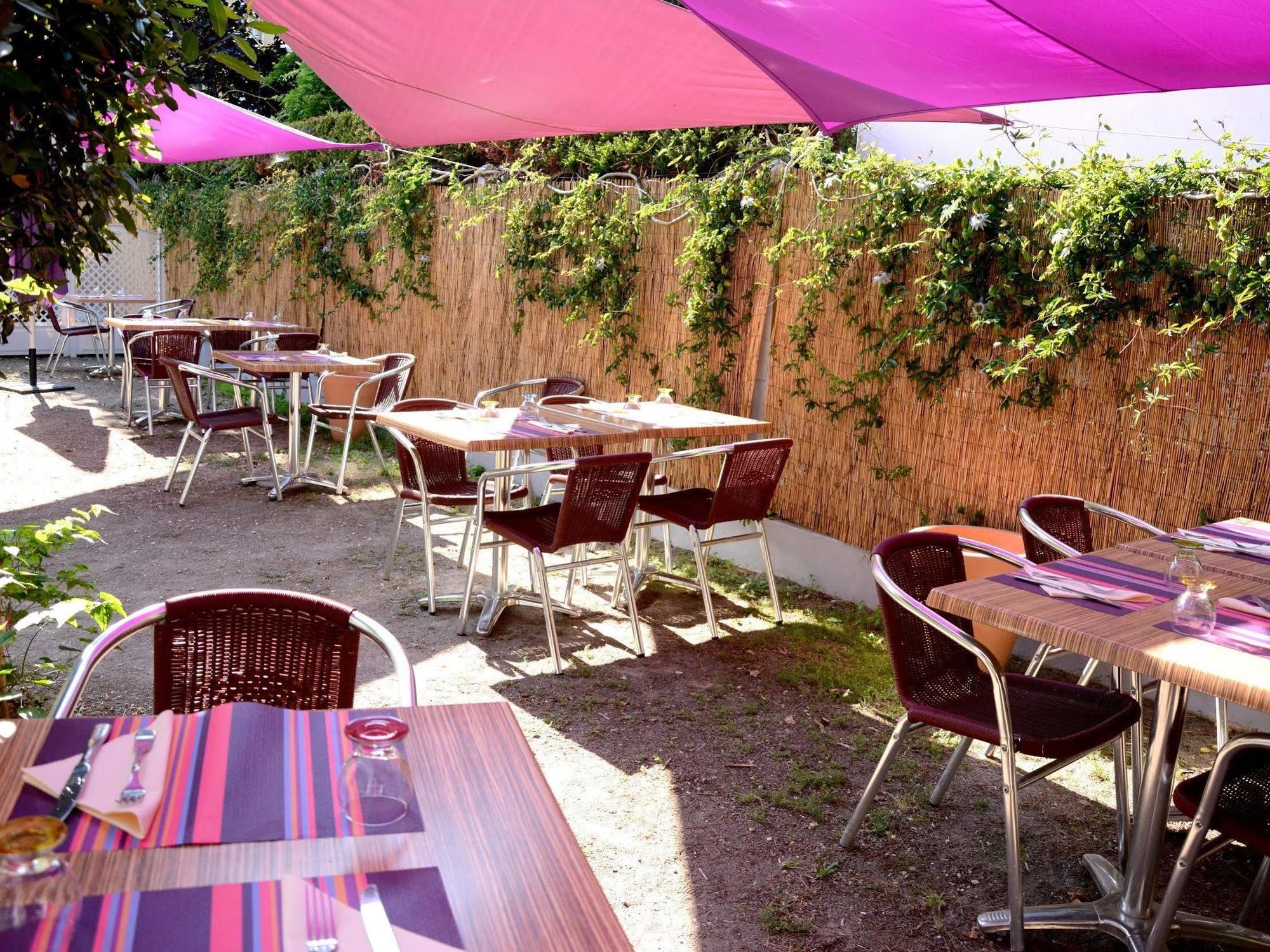 Logis Le Petit Trianon Hotel Saint-Brévin-les-Pins Kültér fotó